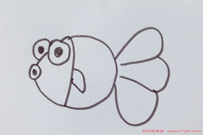 小鱼的画法简笔画